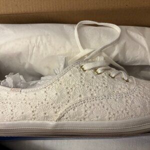 NEW IN BOX Women's Size 9.5 LACE KEDS